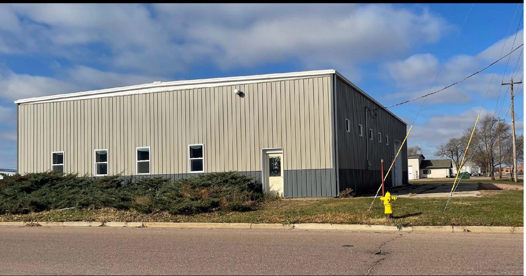 1909 N Industrial Ave — Airport Industrial Park — industrial commercial property for lease in Sioux Falls, SD