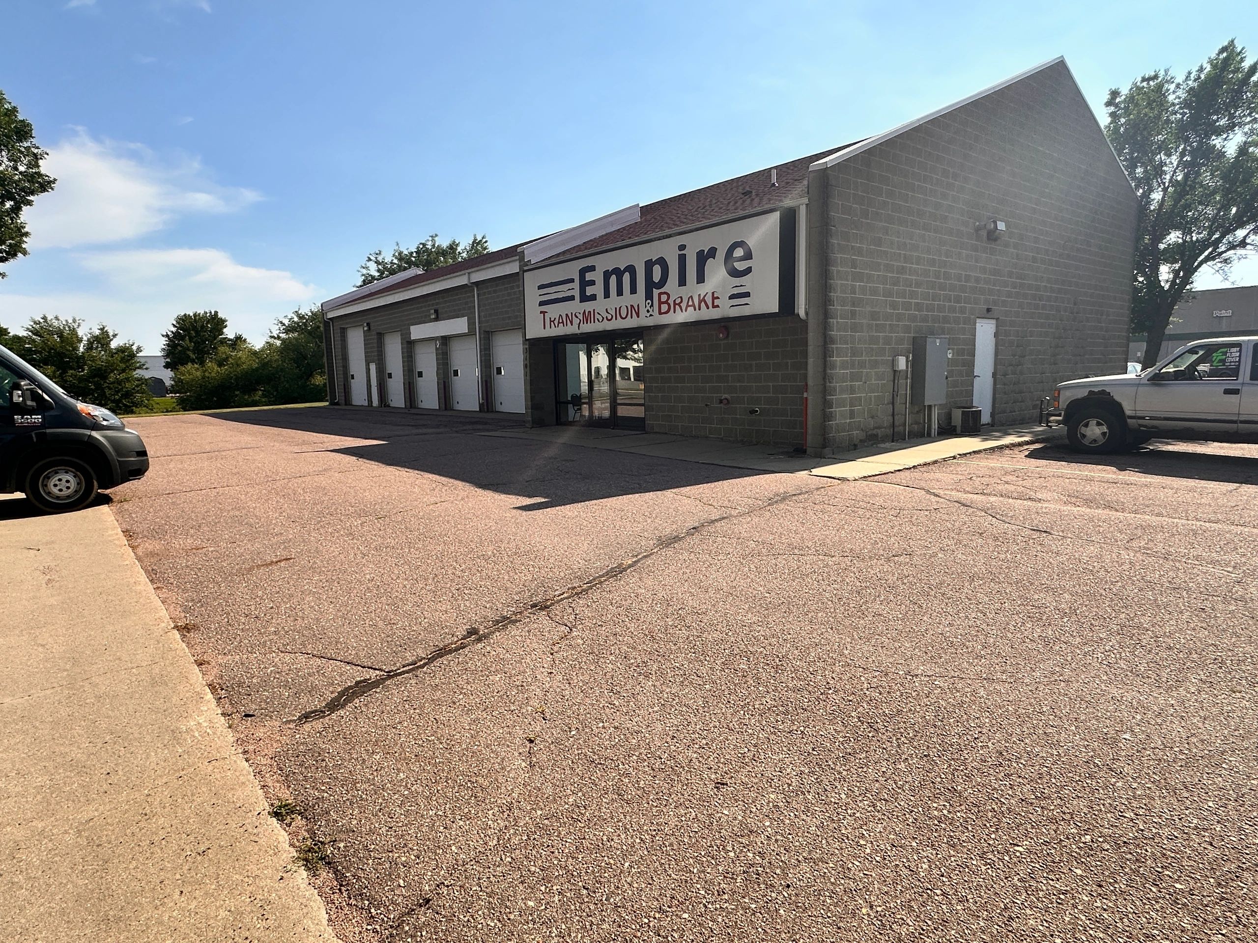 3101 S Shirley Avenue, Sioux Falls, SD interior and exterior photo