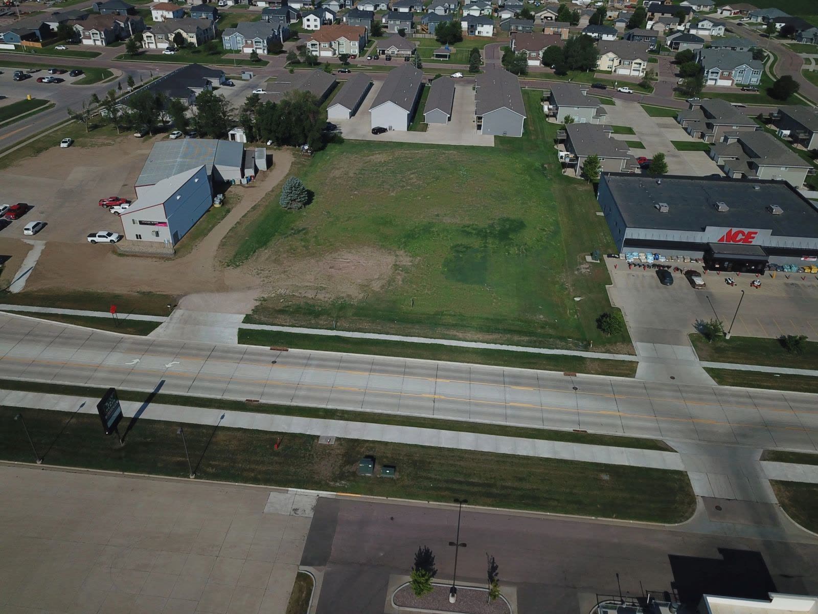 801 S Western Ave, Hartford, SD interior and exterior photo